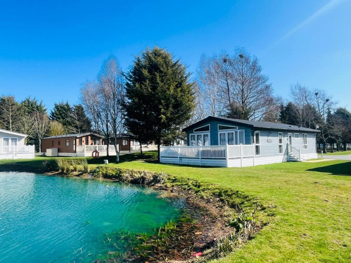Sutton Lodge With Hot Tub York Exterior photo